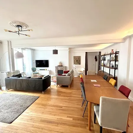 Grand Dans 8 Couchages * Paris